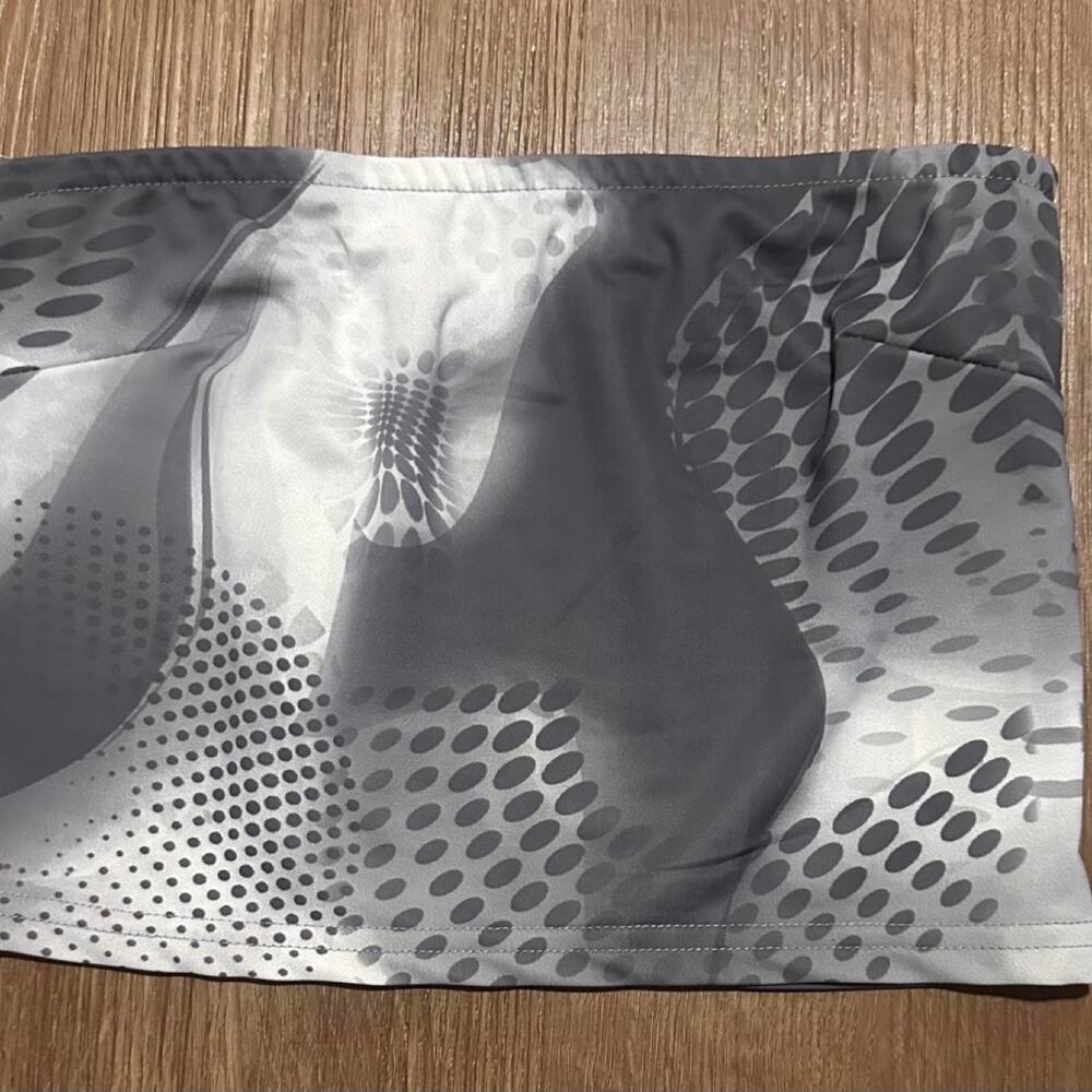 Gray and white abstract dot